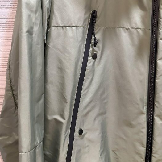 💎Han's house精品服飾💎moncler Junichi 字母 尼龍 防水 風衣 連帽 外套 軍綠 現貨 S ~ L 原價39300-2