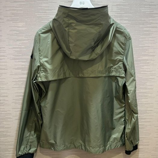 💎Han's house精品服飾💎moncler Junichi 字母 尼龍 防水 風衣 連帽 外套 軍綠 現貨 S ~ L 原價39300-4