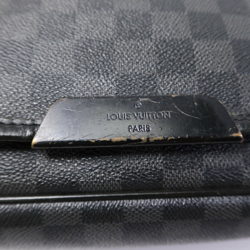 LOUIS VUITTON Damier Graghite Daniel MM銀扣肩背袋-7