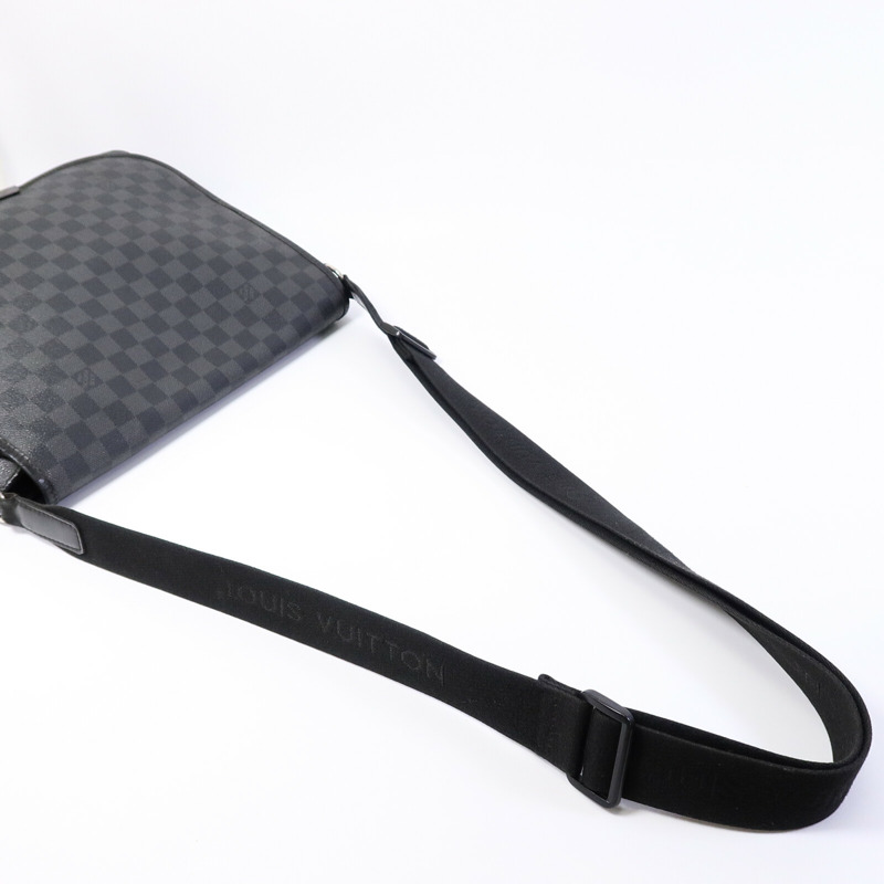 LOUIS VUITTON Damier Graghite Daniel MM銀扣肩背袋-9