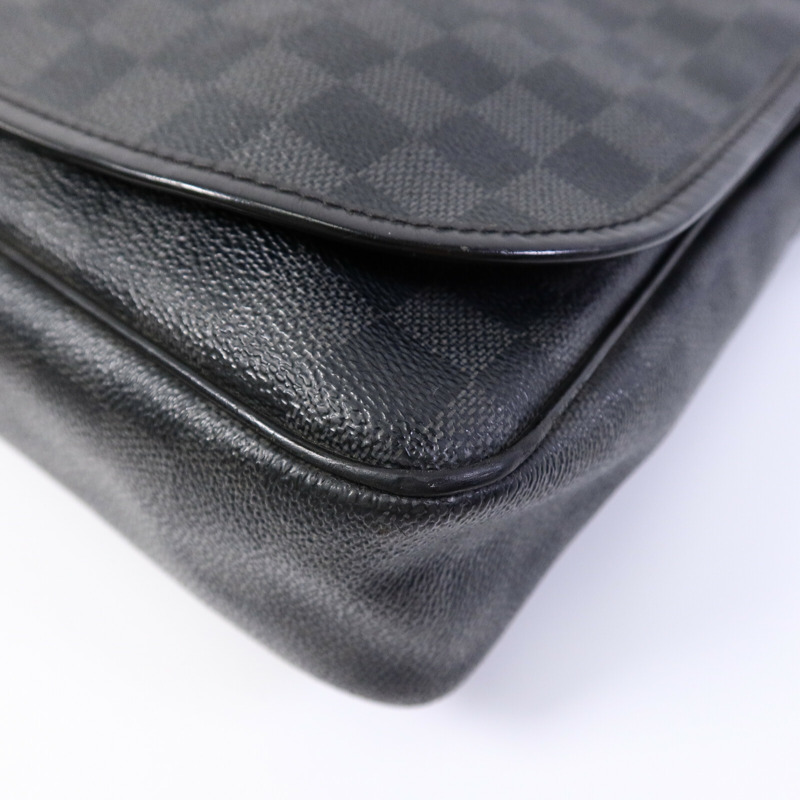 LOUIS VUITTON Damier Graghite Daniel MM銀扣肩背袋-10