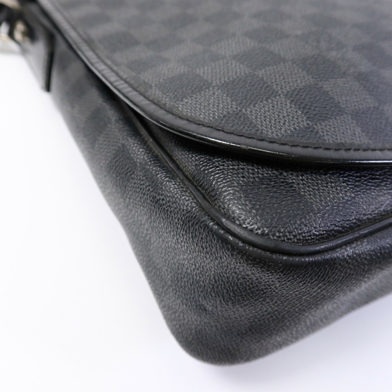 LOUIS VUITTON Damier Graghite Daniel MM銀扣肩背袋-11