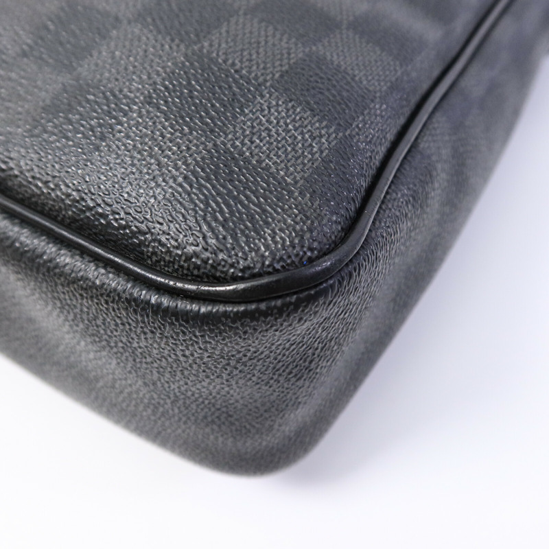 LOUIS VUITTON Damier Graghite Daniel MM銀扣肩背袋-12