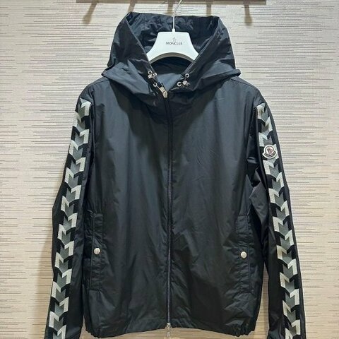 💎Han's house精品服飾💎moncler Moyse 彩條 防水 尼龍 風衣 連帽 外套 現貨 XS ~ M 原價32500