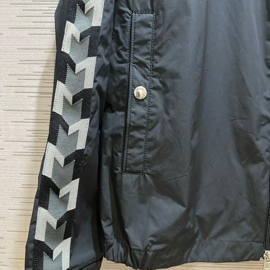 💎Han's house精品服飾💎moncler Moyse 彩條 防水 尼龍 風衣 連帽 外套 現貨 XS ~ M 原價32500-6