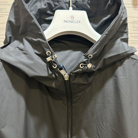 💎Han's house精品服飾💎moncler Moyse 彩條 防水 尼龍 風衣 連帽 外套 現貨 XS ~ M 原價32500-7
