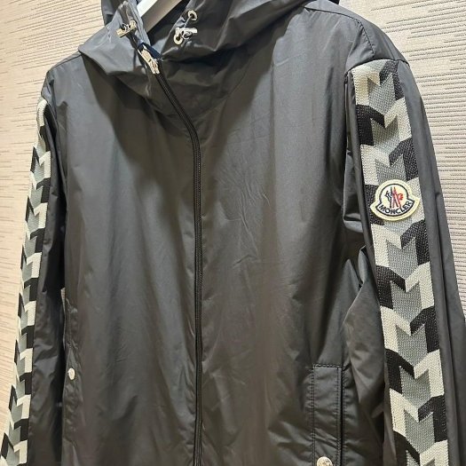 💎Han's house精品服飾💎moncler Moyse 彩條 防水 尼龍 風衣 連帽 外套 現貨 XS ~ M 原價32500-8