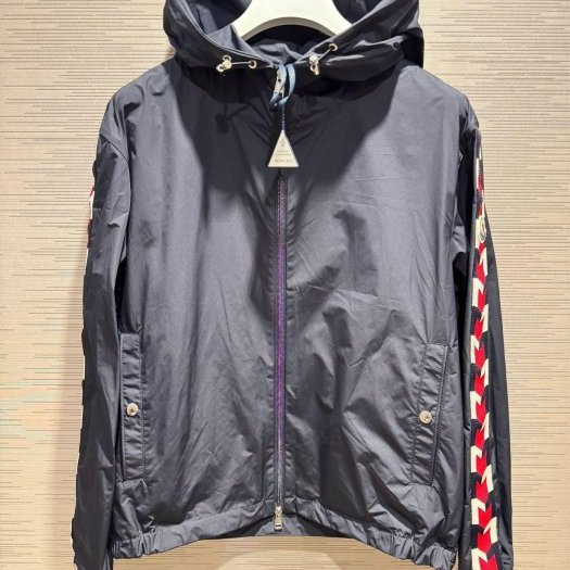 💎Han's house精品服飾💎moncler Moyse 彩條 防水 尼龍 風衣 連帽 外套 現貨 XS ~ M 原價32500-2