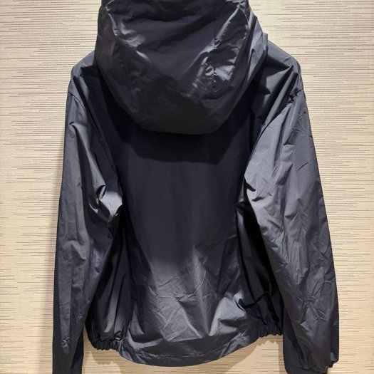 💎Han's house精品服飾💎moncler Moyse 彩條 防水 尼龍 風衣 連帽 外套 現貨 XS ~ M 原價32500-6