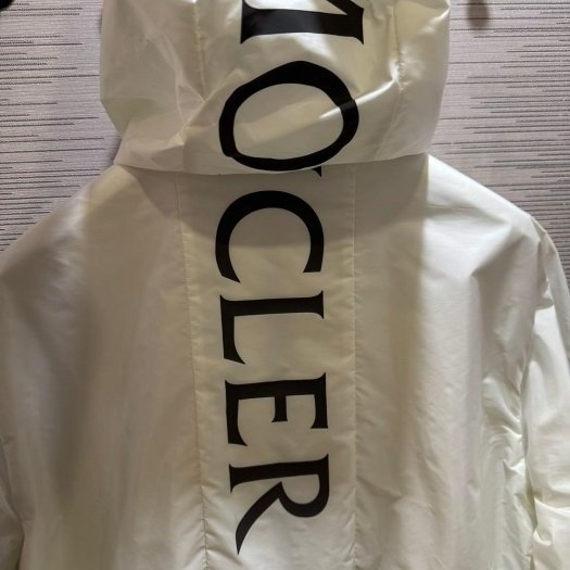 💎Han's house精品服飾💎moncler Granier 防水 尼龍 風衣 連帽 外套 現貨 S 原價48100-1