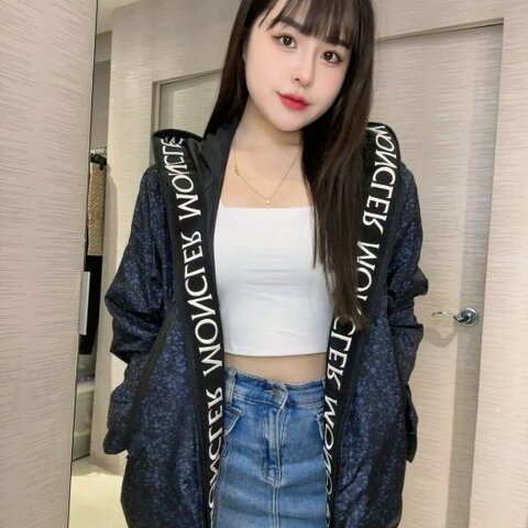 💎Han's house精品服飾💎moncler Splatter 立體刺繡 字母串標 風衣 連帽 外套 現貨 L ~ XXXXXL 原價35900