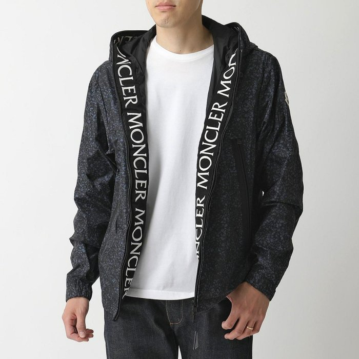 💎Han's house精品服飾💎moncler Splatter 立體刺繡 字母串標 風衣 連帽 外套 現貨 L ~ XXXXXL 原價35900-6