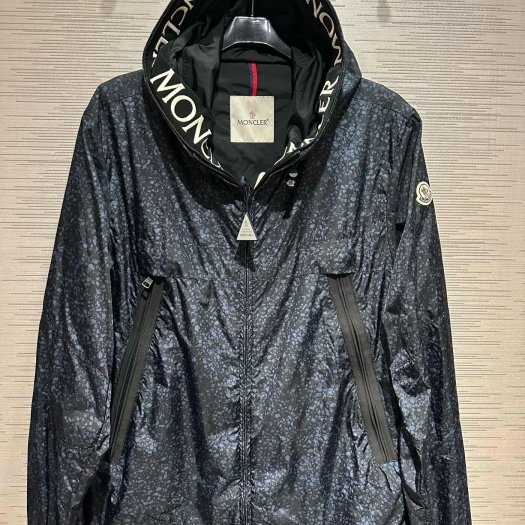 💎Han's house精品服飾💎moncler Splatter 立體刺繡 字母串標 風衣 連帽 外套 現貨 L ~ XXXXXL 原價35900-7