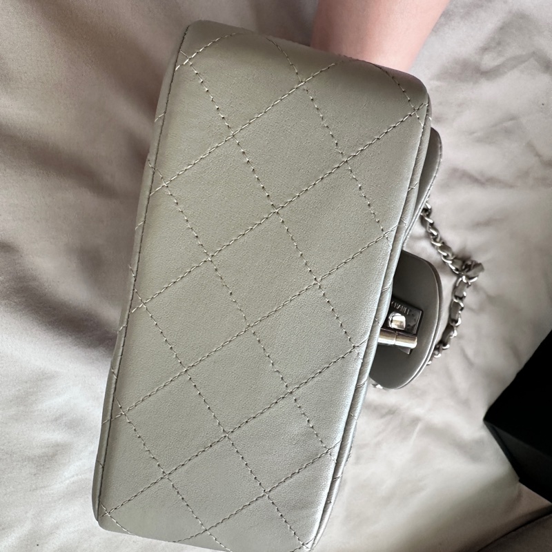 CHANEL 香奈兒方胖子霧面灰銀扣 小羊皮鏈條包 ☁️ 清冷霧灰｜正灰非偏綠灰-7