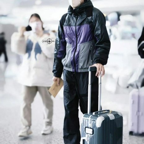 💎Han's house精品服飾💎moncler Peyrus 滑雪系列 高機能 風衣 連帽 外套 可水洗 原價 55000-5