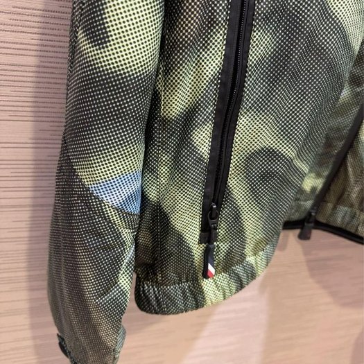 💎Han's house精品服飾💎moncler Peyrus 滑雪系列 高機能 風衣 連帽 外套 義大利製 可水洗 原價 62600-9