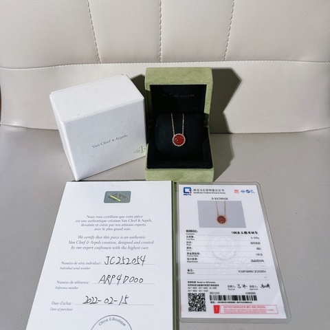 VCA梵克雅寶Perlée couleurs系列18K玫瑰金紅玉髓項鍊