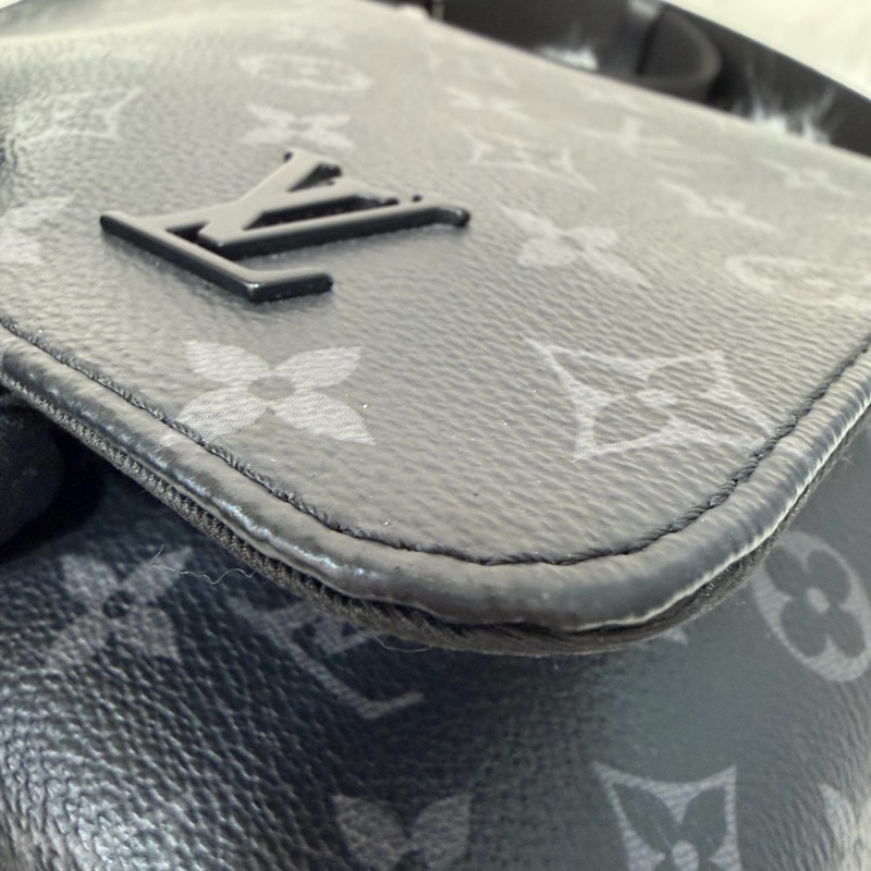 LV M46255 DISTRICT 黑色原花字紋老花 斜背包信差包郵差包記者包航空包-9