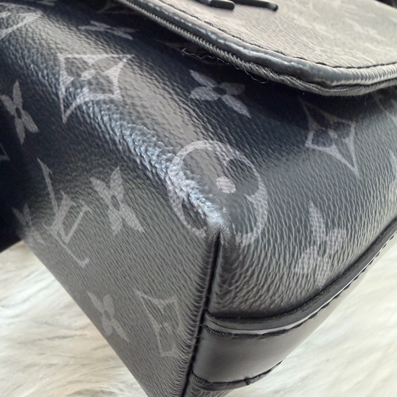 LV M46255 DISTRICT 黑色原花字紋老花 斜背包信差包郵差包記者包航空包-11