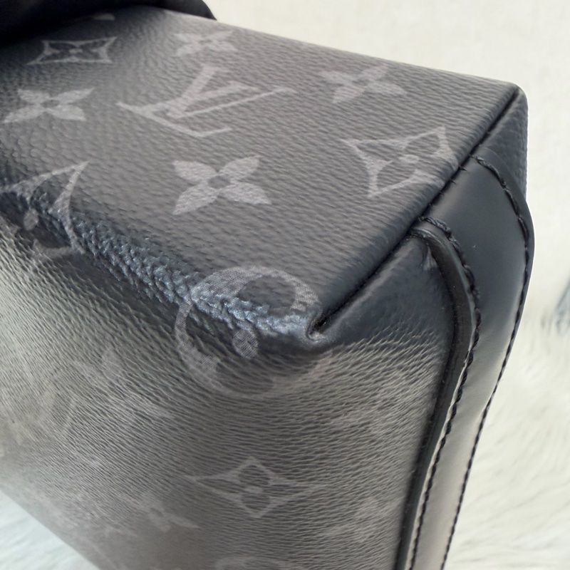 LV M46255 DISTRICT 黑色原花字紋老花 斜背包信差包郵差包記者包航空包-13
