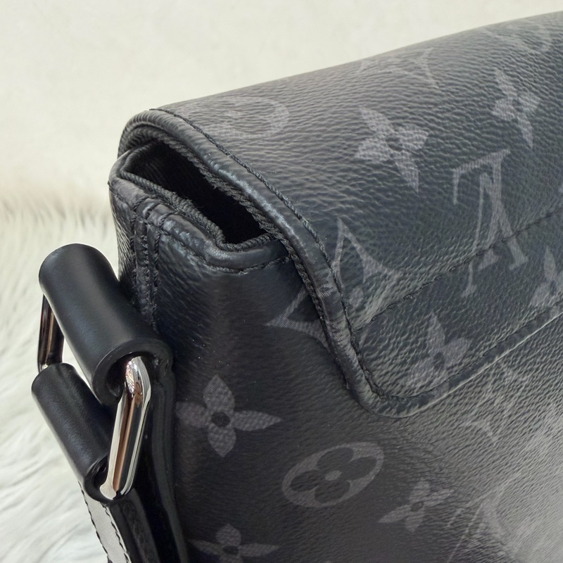 LV M46255 DISTRICT 黑色原花字紋老花 斜背包信差包郵差包記者包航空包-20