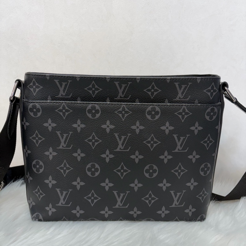 LV M46255 DISTRICT 黑色原花字紋老花 斜背包信差包郵差包記者包航空包-26