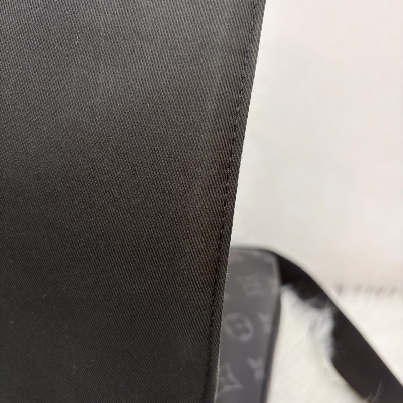 LV M46255 DISTRICT 黑色原花字紋老花 斜背包信差包郵差包記者包航空包-35