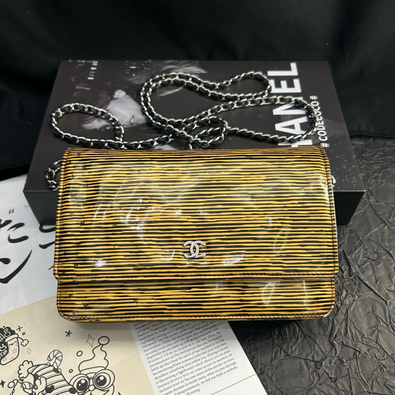 Chanel香奈兒 WOC鏈條包黃色條紋漆皮 銀色五金 尺寸：19*3*13  18開 無卡 無附件-1