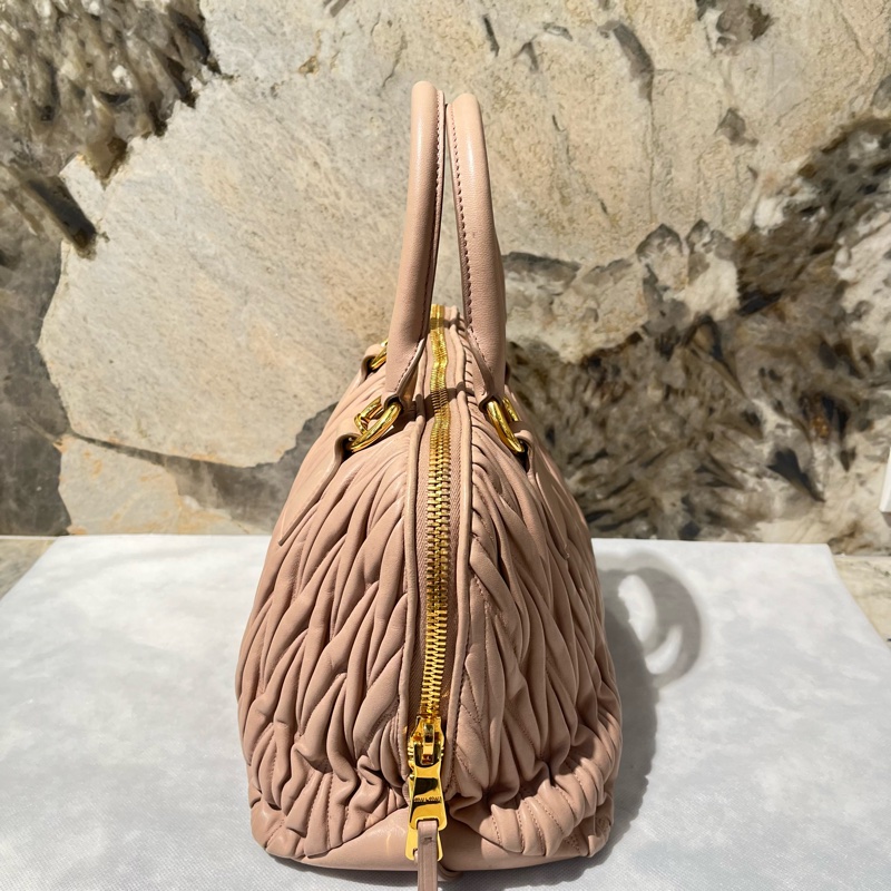MIU MIU 藕金羊皮可芙系列藕色波士頓兩用包-4