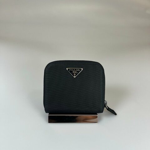 PRADA  黑尼龍ㄇ拉短夾