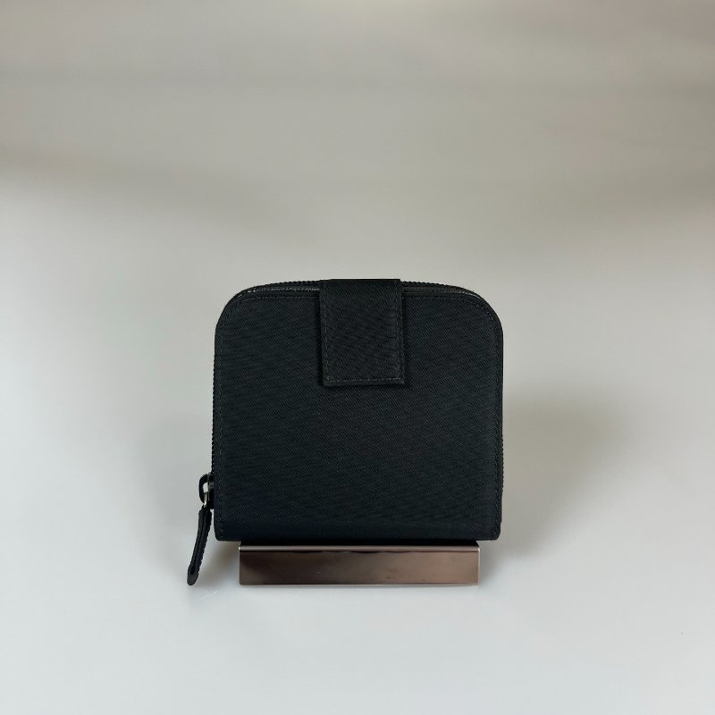PRADA  黑尼龍ㄇ拉短夾-1