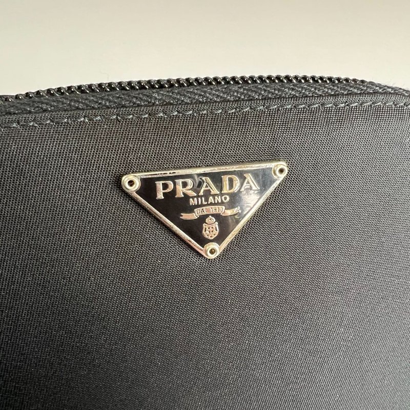 PRADA  黑尼龍ㄇ拉短夾-6