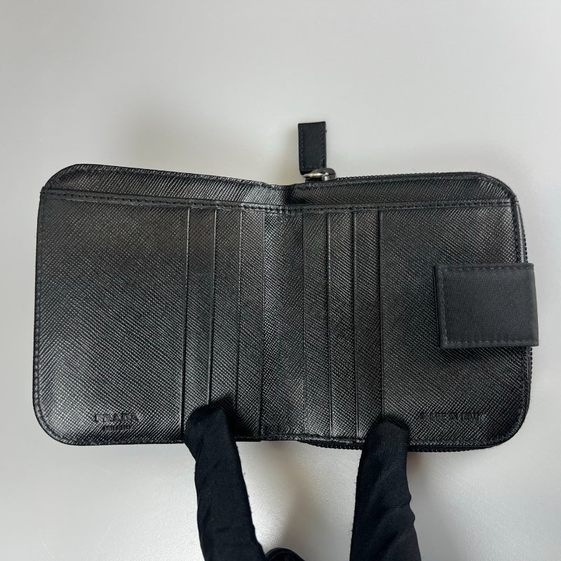 PRADA  黑尼龍ㄇ拉短夾-7
