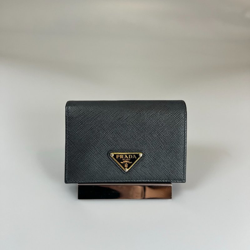 PRADA  黑對開短夾-1