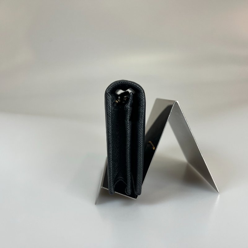 PRADA  黑對開短夾-4