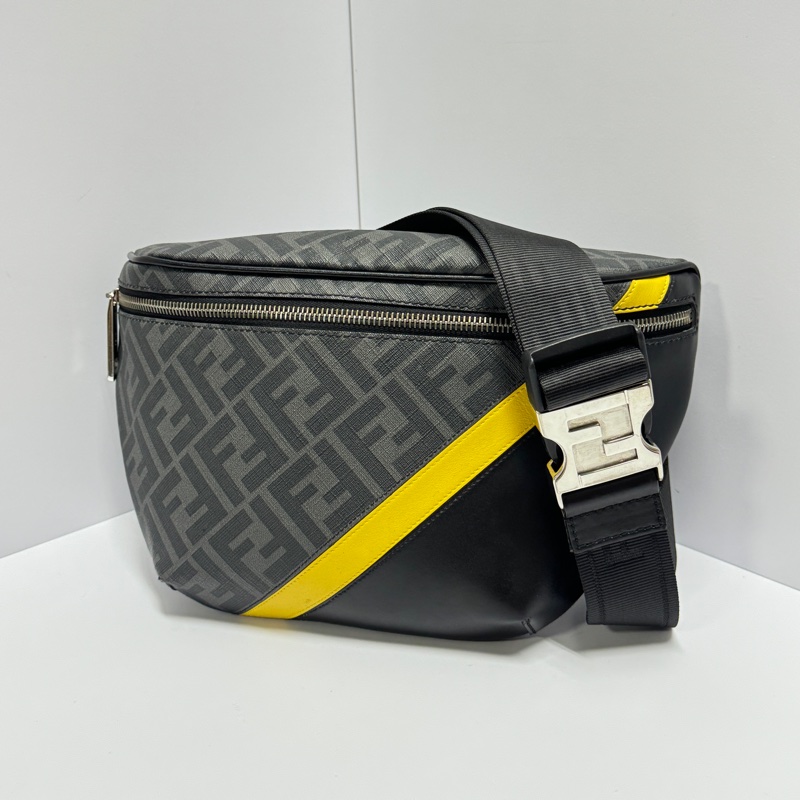 （近全新🎁） FENDI 經典老花 胸包/斜跨包 專櫃新款🎁-4