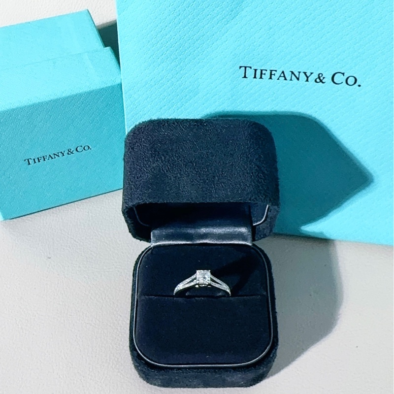 Tiffany蒂芙尼 高端Lucida系列 豪華鑲嵌鑽石戒指，51號-0
