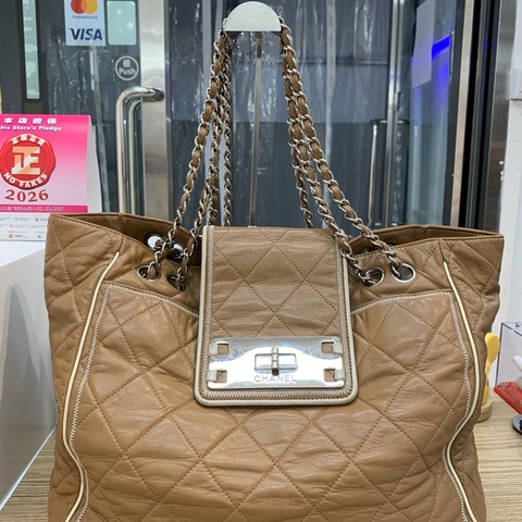 Chanel 2.55 tote