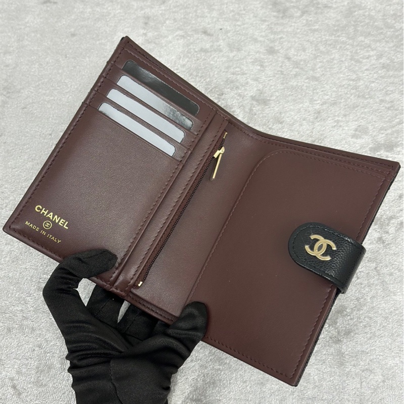 Chanel 黑金護照夾|經典荔枝紋小牛皮|全新全配|附購證影本去個資-1