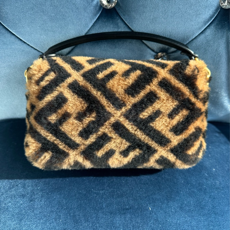 Fendi 迷你法棍羊羔毛包-2