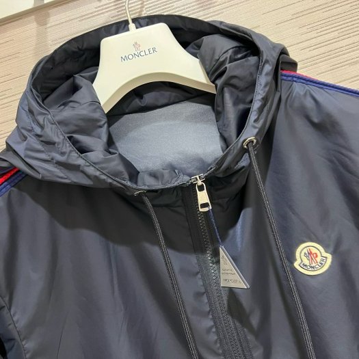 💎Han's house精品服飾💎moncler Hattab 彩條 防水 尼龍 風衣 連帽 外套 現貨4 原價27000-2