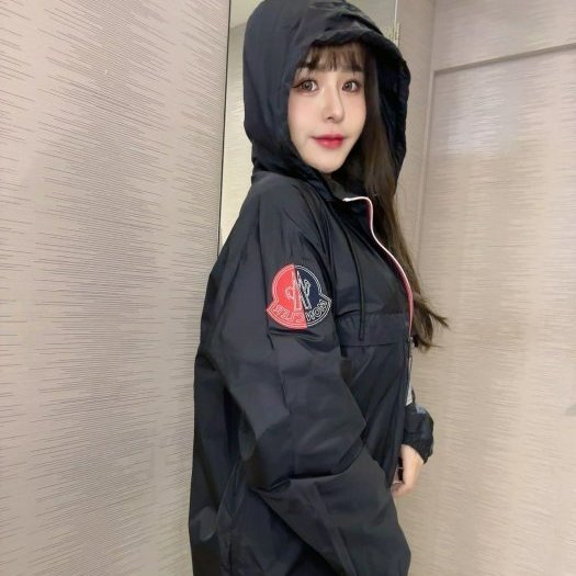 💎Han's house精品服飾💎moncler 聯名 1952 Octavo 防水 風衣 連帽 可藏 中長版 外套 現貨4-1
