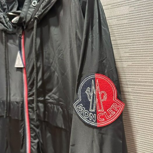 💎Han's house精品服飾💎moncler 聯名 1952 Octavo 防水 風衣 連帽 可藏 中長版 外套 現貨4-5
