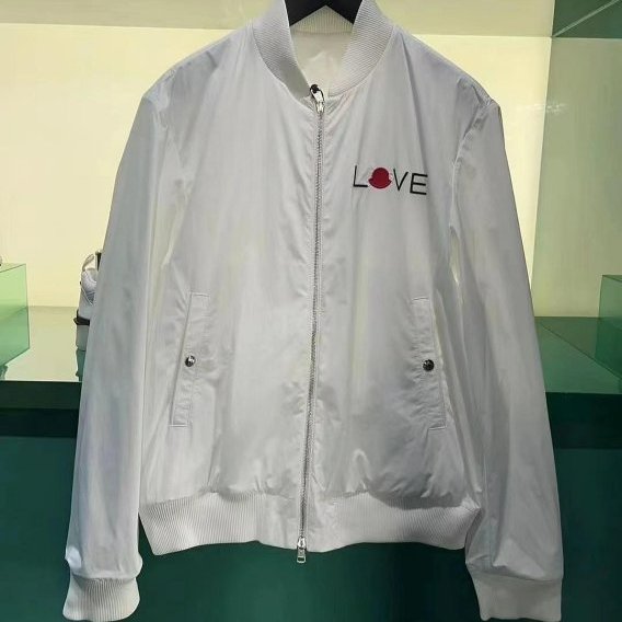 💎Han's house精品服飾💎 moncler 刺繡 風衣 外套 現貨 0-3
