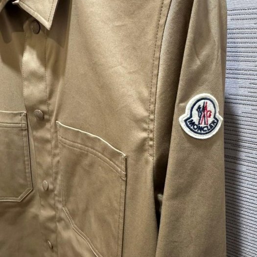 💎Han's house精品服飾💎 moncler 風衣 外套 襯衫 現貨 M 原價26000-7