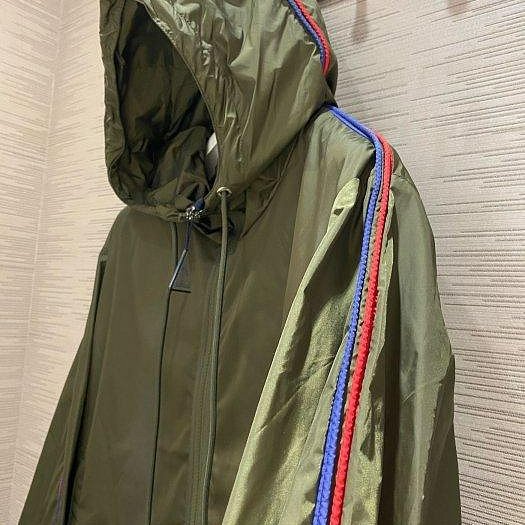 💎Han's house精品服飾💎moncler 彩條 尼龍 風衣 連帽 外套 稀有大尺寸 現貨 4原價27000-4