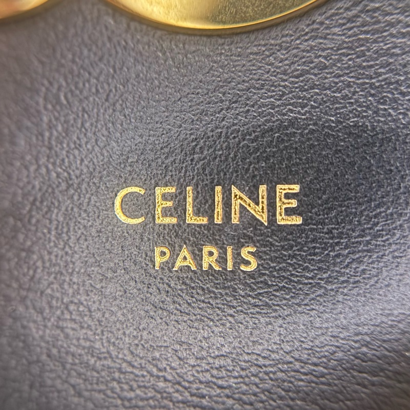 #專櫃4萬5 CELINE Triomphe 黑色亮澤小牛皮  迷你斜背手袋-1