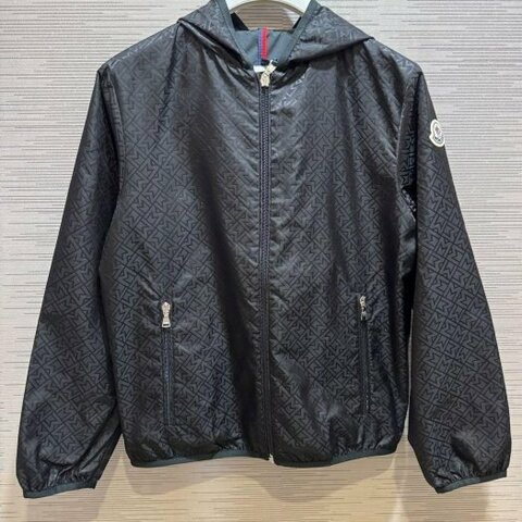 💎Han's house精品服飾💎moncler 滿版 尼龍 防水 風衣 外套 有內裡 現貨 青年款