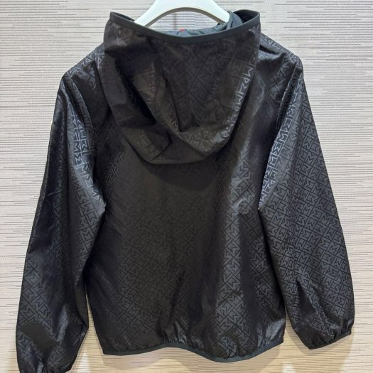 💎Han's house精品服飾💎moncler 滿版 尼龍 防水 風衣 外套 有內裡 現貨 青年款-3