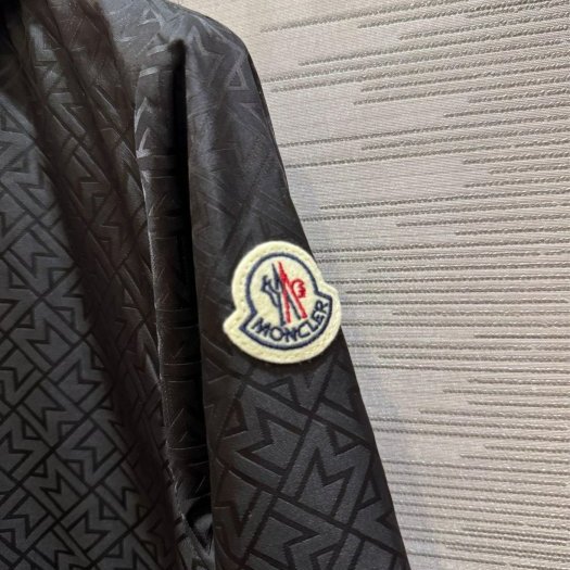 💎Han's house精品服飾💎moncler 滿版 尼龍 防水 風衣 外套 有內裡 現貨 青年款-4